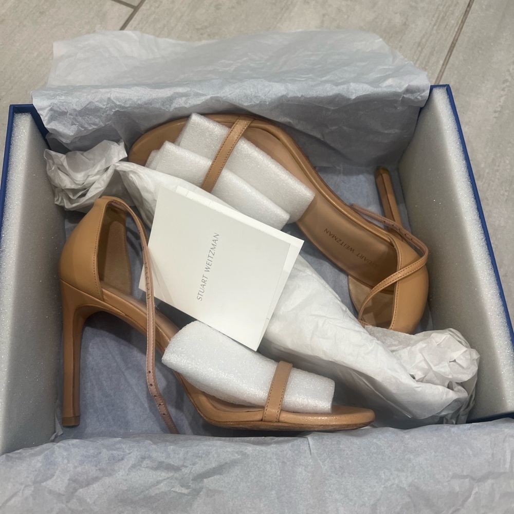Stuart Weitzman Tan Heels Elegant Design